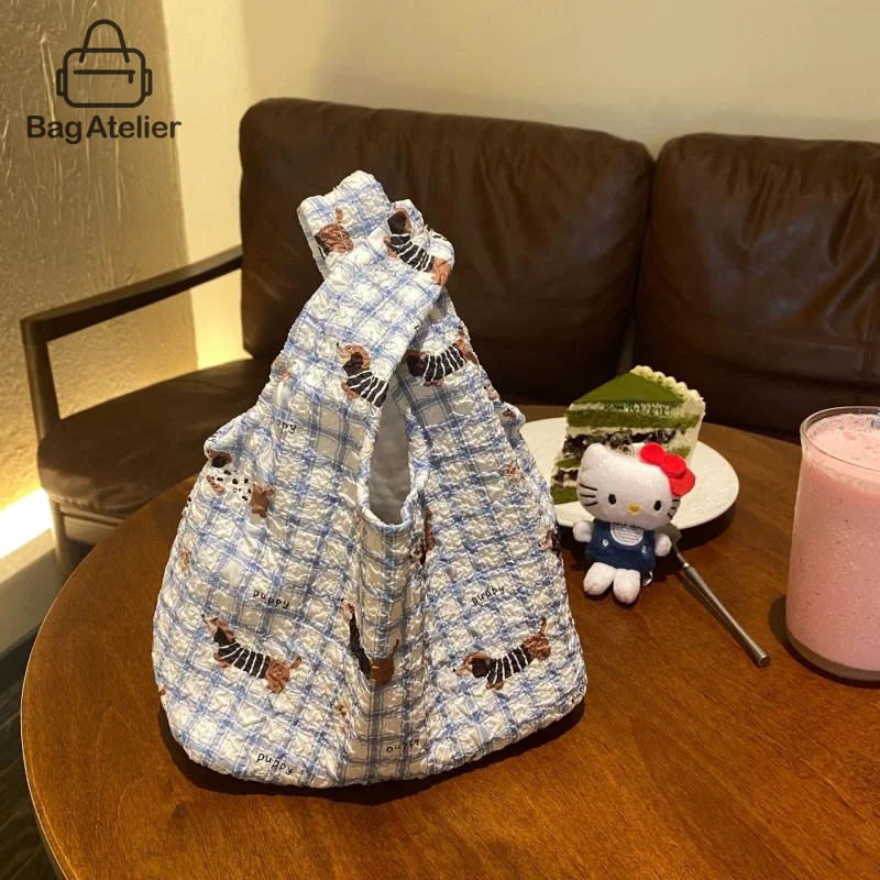 Большая вместительная сумка-тоут для таксы в клетку, портативная сумка-шоппер для хранения, женская маленькая сумка с таксой контрастного цвета
Большая вместительная сумка-тоут для таксы в клетку, портативная сумка-шоппер для хранения, женская маленькая сумка с таксой контрастного цвета