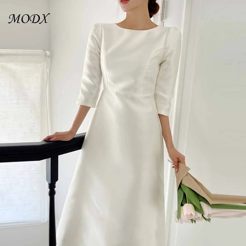 MODX Korean Satin Minimal Wedding Dress Boat Neck 3/4 Sleeve A-Line White Gown for Civil Ceremony Elegant Bridal Look
MODX Korean Satin Minimal Wedding Dress Boat Neck 3/4 Sleeve A-Line White Gown for Civil Ceremony Elegant Bridal Look