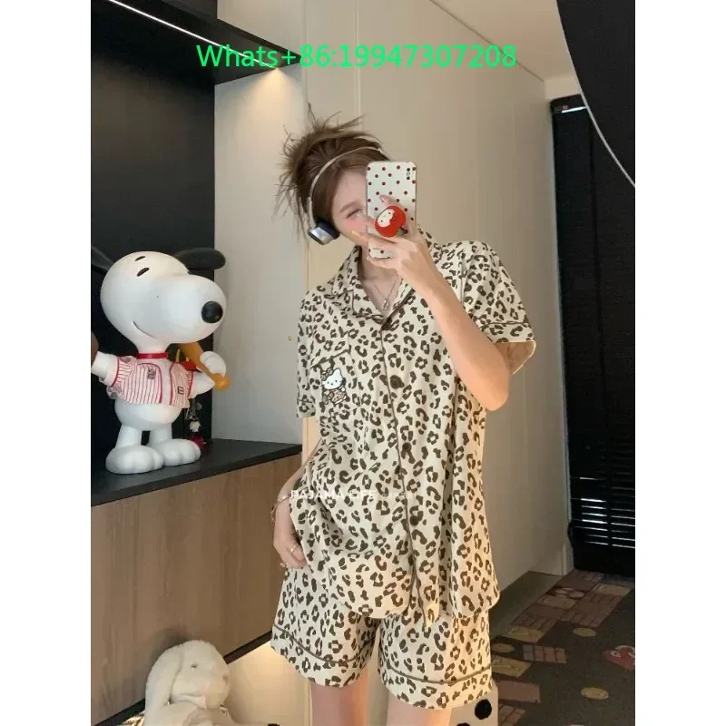 Summer new short-sleeved shorts leopard print cartoon hellokitty pajamas loungewear set
Summer new short-sleeved shorts leopard print cartoon hellokitty pajamas loungewear set