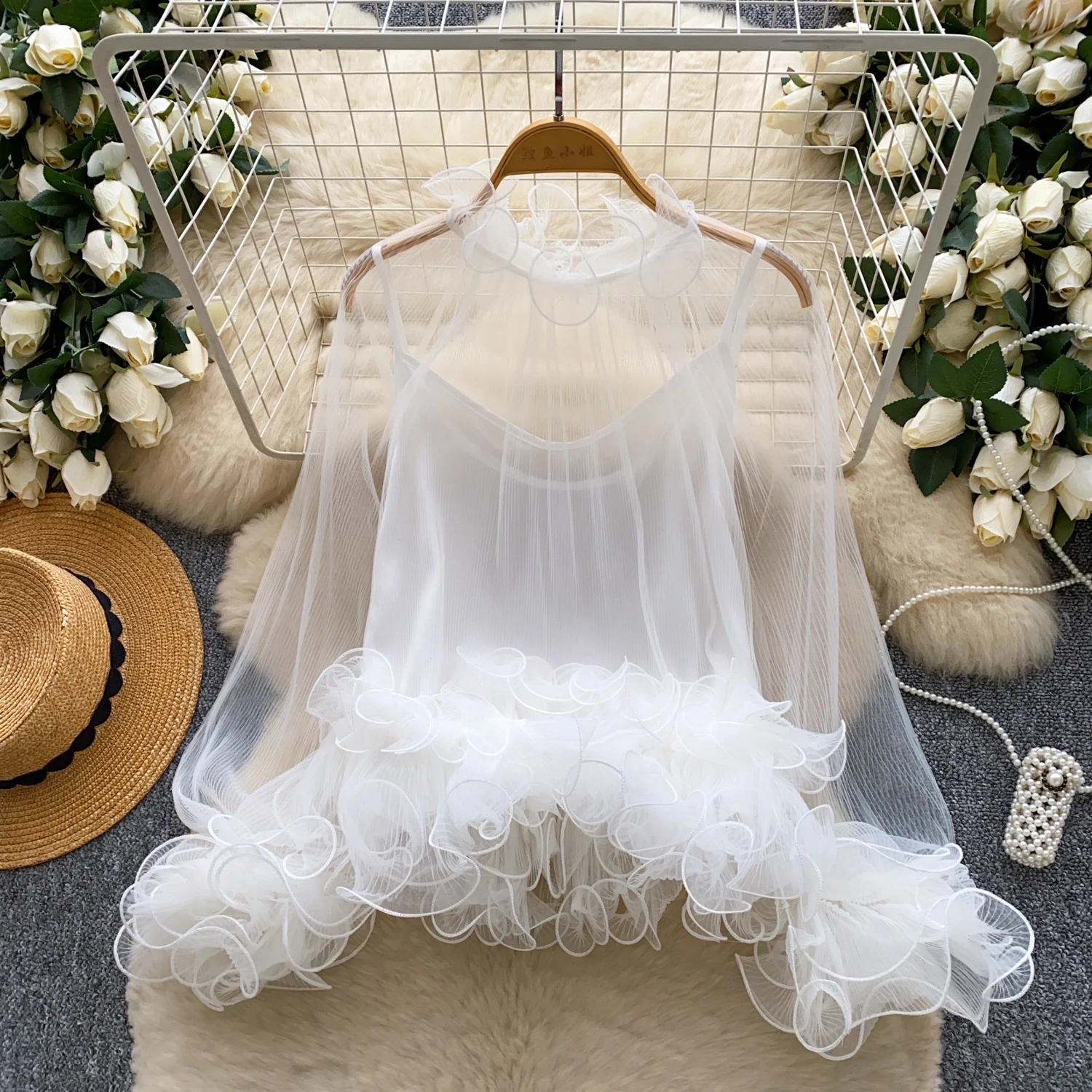 Стильная шифоновая блузка, женские плиссированные топы с оборками, рубашки, женские и внутренние камзолы, модные тонкие летние топы, классические рубашки
Стильная шифоновая блузка, женские плиссированные топы с оборками, рубашки, женские и внутренние камзолы, модные тонкие летние топы, классические рубашки