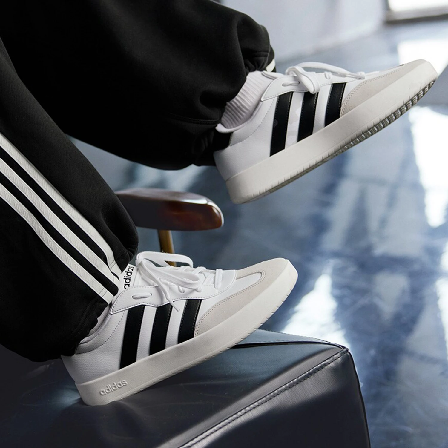 adidas Original BARREDA. Unisex Classic Sports Casual Sneakers JI2306
adidas Original BARREDA. Unisex Classic Sports Casual Sneakers JI2306