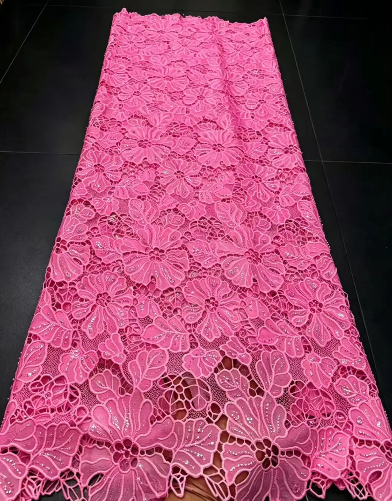 5 Yards Latest Nigerian Guipure Cord Lace Fabric 2026 High Quality African Sequins Lace Fabric For Elegant Party Sewing Dresses
5 Yards Latest Nigerian Guipure Cord Lace Fabric 2026 High Quality African Sequins Lace Fabric For Elegant Party Sewing Dresses