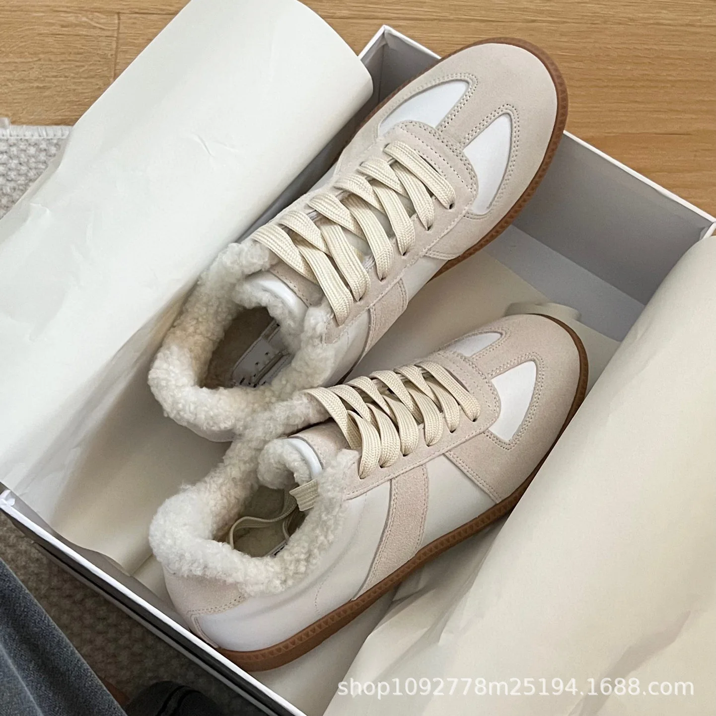 German Training Shoes for Women Plush Insulation, Wool and Fur Integrated Forrest Gump Shoes, Casual Leather Small White Shoes
German Training Shoes for Women Plush Insulation, Wool and Fur Integrated Forrest Gump Shoes, Casual Leather Small White Shoes