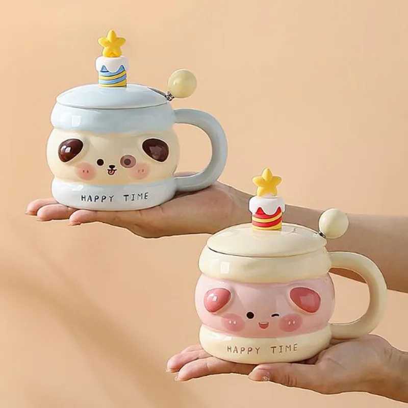 Креативная милая керамическая кружка для молока и кофе с ложкой и крышкой, кухонная посуда, подарок на свадьбу или день рождения, сувенир.
Креативная милая керамическая кружка для молока и кофе с ложкой и крышкой, кухонная посуда, подарок на свадьбу или день рождения, сувенир.