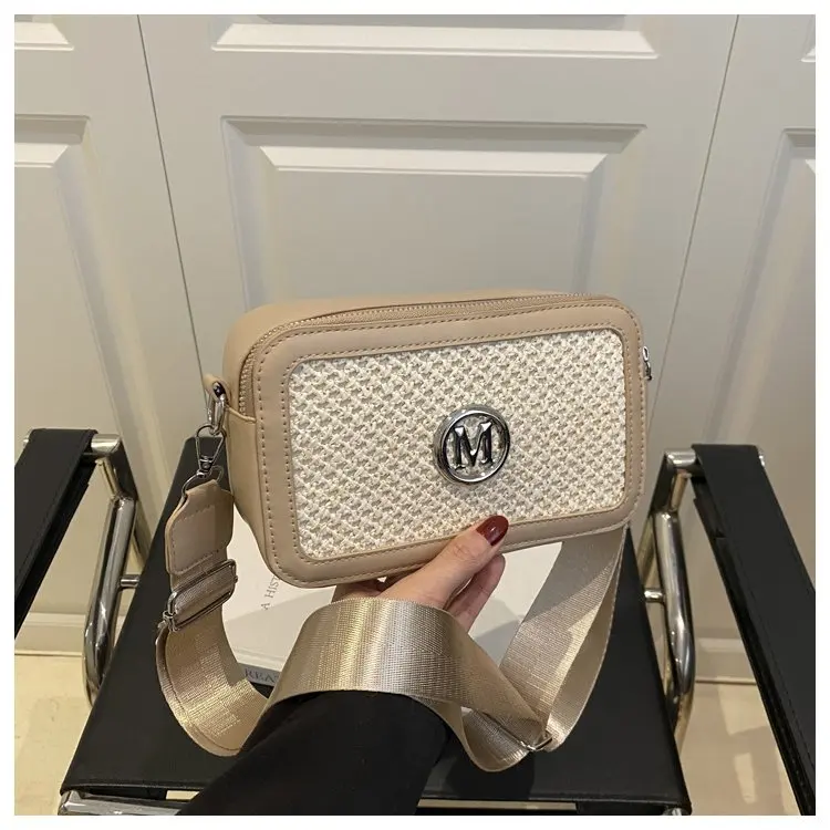 Instagram-Worthy Korean-Style Bag, Women’s New Letter Print Solid Color Small Square Crossbody Shoulder Purse
Instagram-Worthy Korean-Style Bag, Women’s New Letter Print Solid Color Small Square Crossbody Shoulder Purse