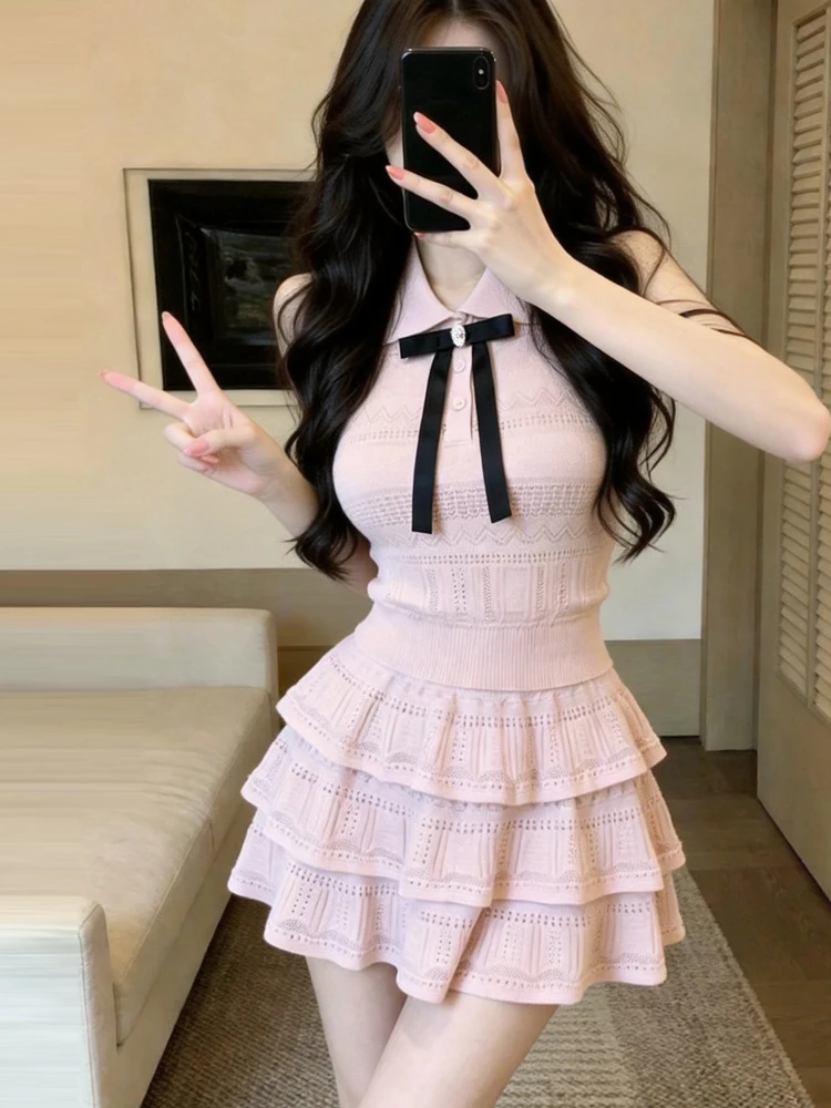 Korean Sweet Anti-Aging Girl Style Turn-down Collar Knot Knitted Sleeveless Top Cake Skirt Two-piece Set Trendy
Korean Sweet Anti-Aging Girl Style Turn-down Collar Knot Knitted Sleeveless Top Cake Skirt Two-piece Set Trendy