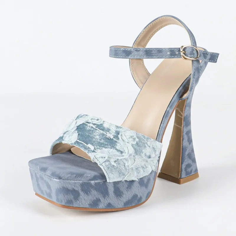 Сексуальная женская обувь на очень высоком каблуке на платформе с открытым носком и пряжкой на щиколотке, красивая новинка, обувь для вечеринок, элегантные дизайнерские сандалии для сцены, женские сандалии
Сексуальная женская обувь на очень высоком каблуке на платформе с открытым носком и пряжкой на щиколотке, красивая новинка, обувь для вечеринок, элегантные дизайнерские сандалии для сцены, женские сандалии