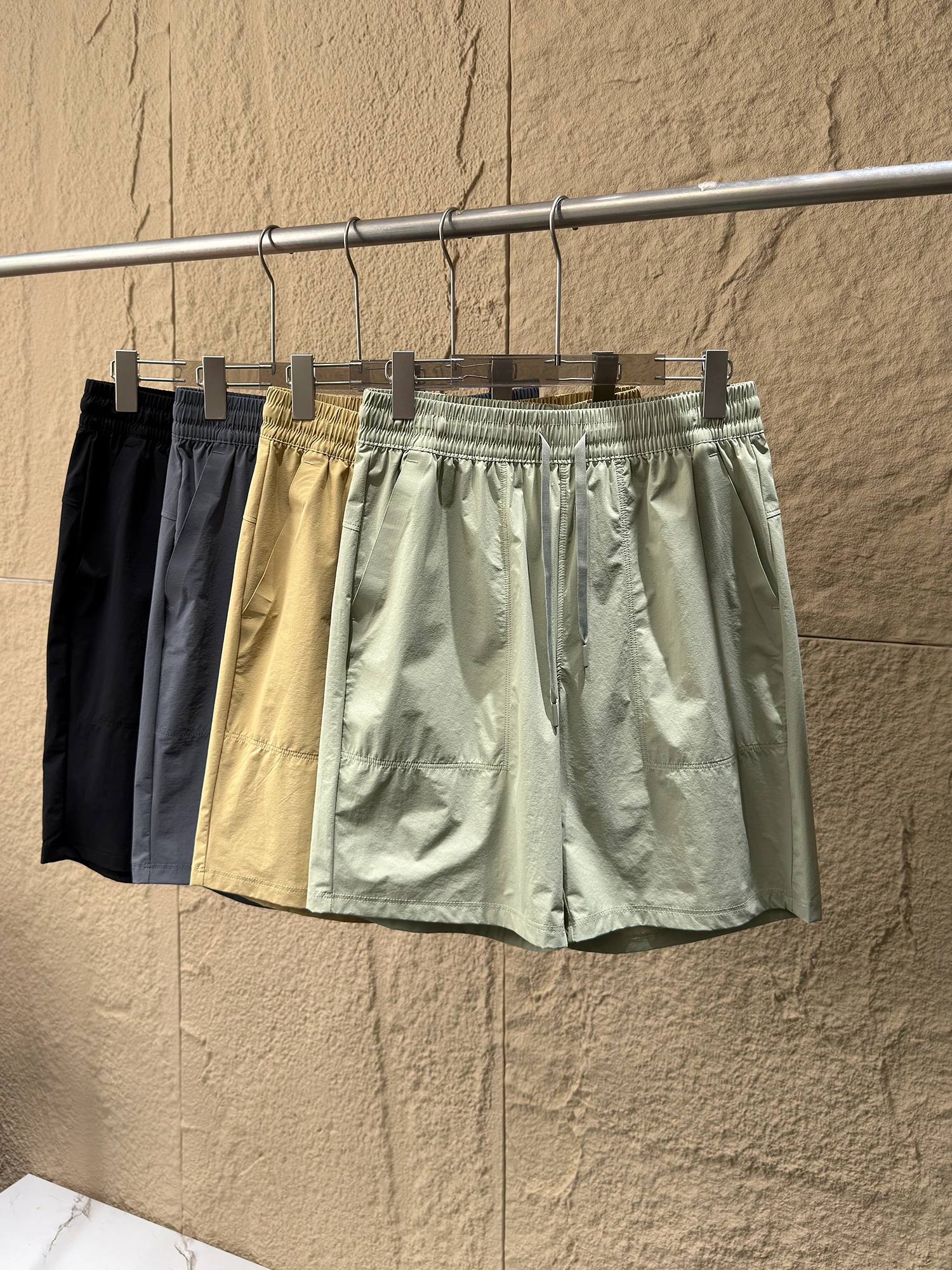 Self-Cooling Men's Outdoor Sports Shorts Casual Versatile Summer Breathable Loose Fit Pocket Detail Other Material Shorts
Self-Cooling Men's Outdoor Sports Shorts Casual Versatile Summer Breathable Loose Fit Pocket Detail Other Material Shorts