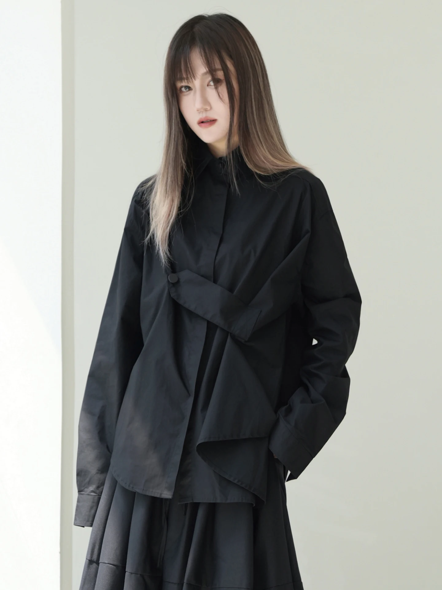 Unique Design Black Long Sleeve Loose Women's Shirt Spring Autumn Dark Style Asymmetric Cotton Casual Fashion Top
Unique Design Black Long Sleeve Loose Women's Shirt Spring Autumn Dark Style Asymmetric Cotton Casual Fashion Top