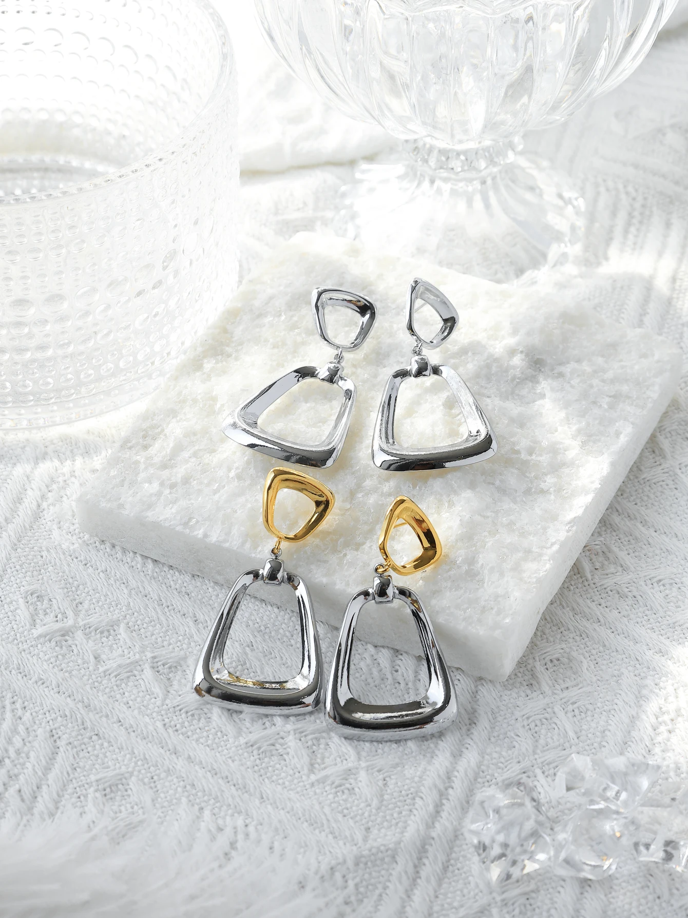 May@RZ a pair of exquisite fashion retro stainless steel geometric trapezoid earrings, suitable for daily commuting,holiday gift
May@RZ a pair of exquisite fashion retro stainless steel geometric trapezoid earrings, suitable for daily commuting,holiday gift