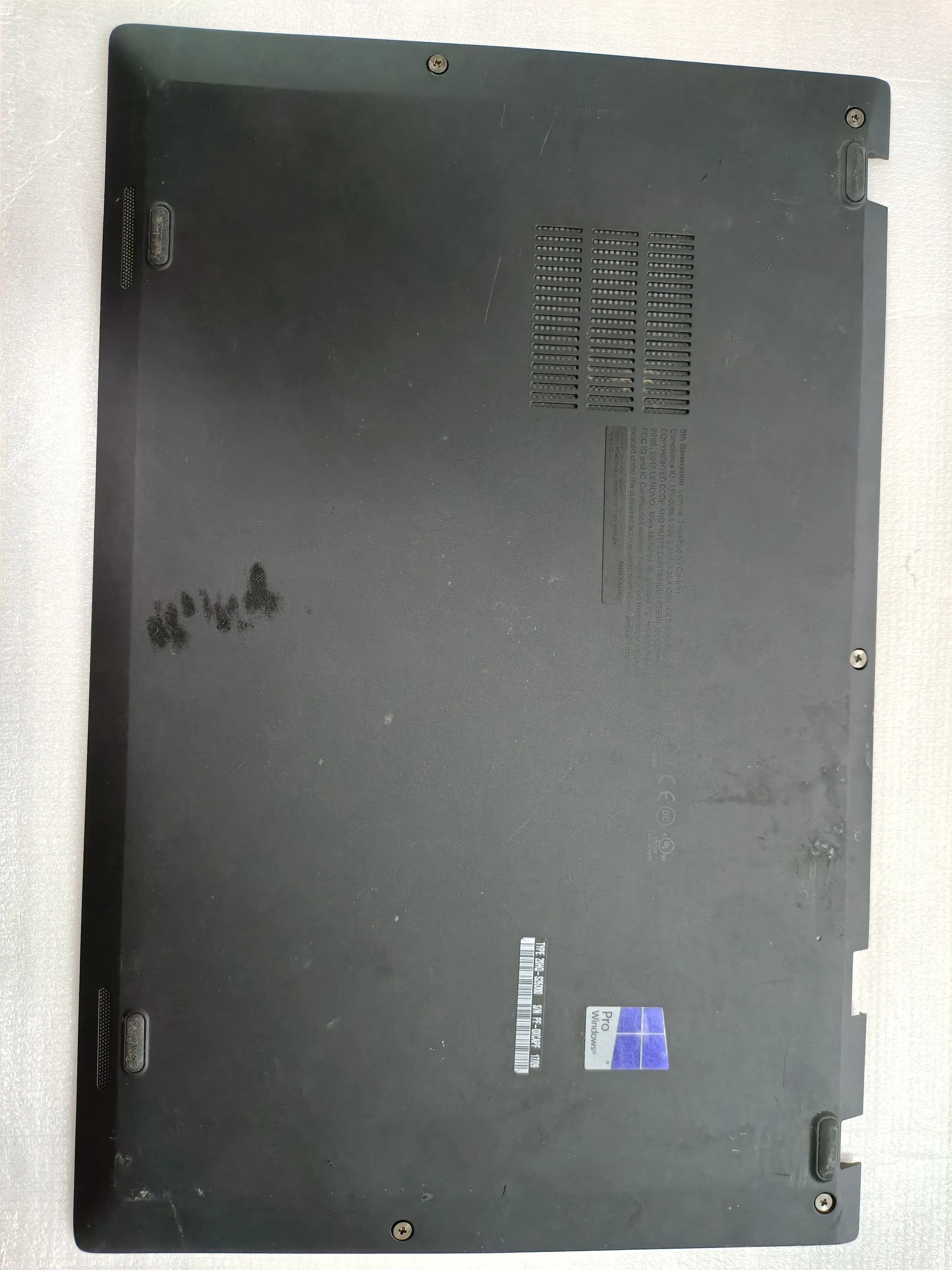 Б/у оригинальный чехол для Lenovo Thinkpad X1 Carbon 5th Bottom Case D, модель 2017, черный
Б/у оригинальный чехол для Lenovo Thinkpad X1 Carbon 5th Bottom Case D, модель 2017, черный