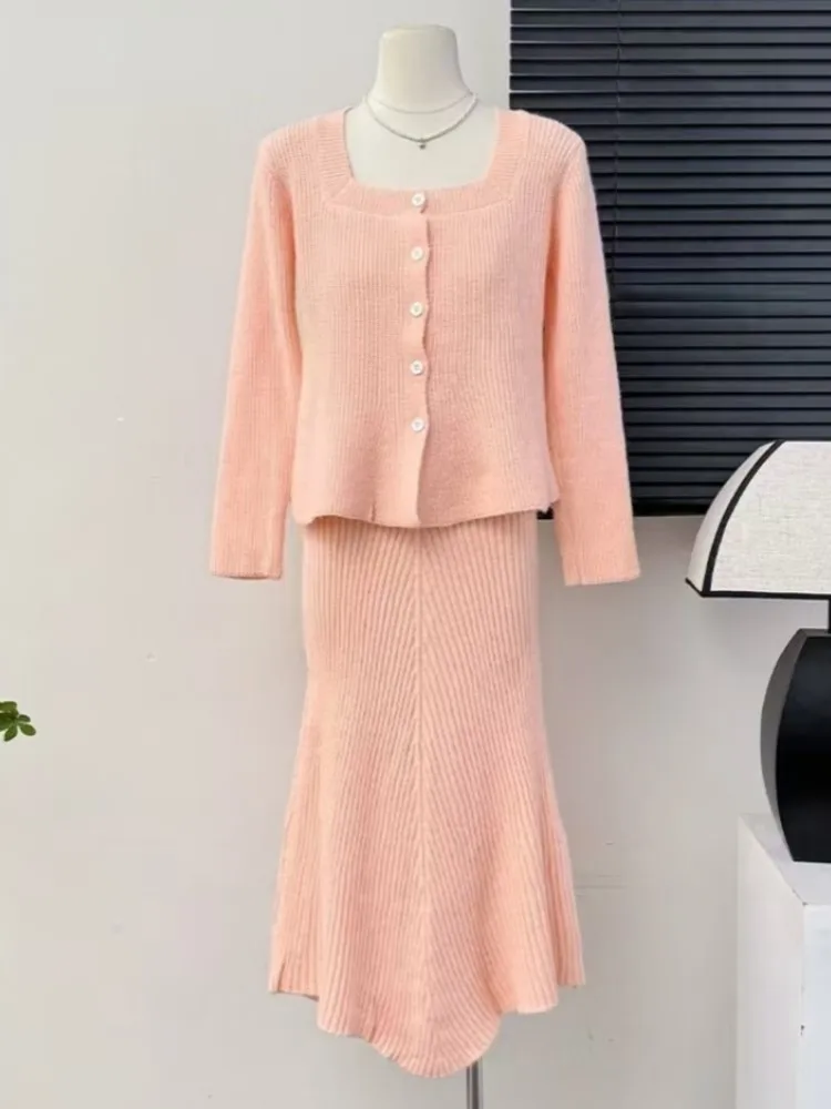Fashion Elegant Knitted Suit Women's2024 Autumn Winter Square Collar Long Sleeve Sweater Cardigan And Slim Skirt Two Pieces Set
Fashion Elegant Knitted Suit Women's2024 Autumn Winter Square Collar Long Sleeve Sweater Cardigan And Slim Skirt Two Pieces Set