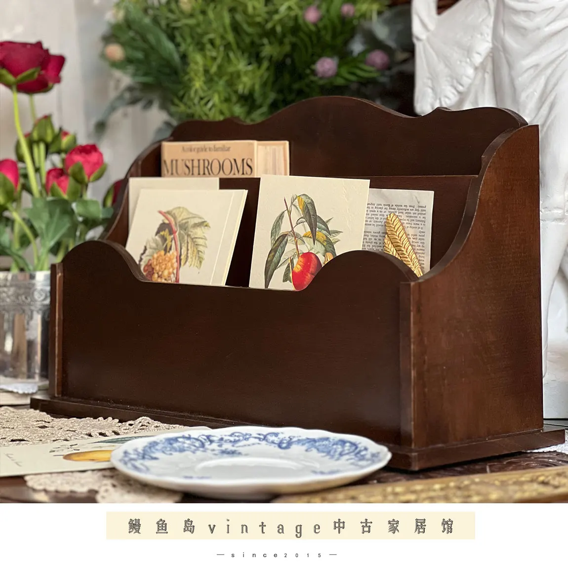 Mid-Century Solid Wood Wall Shelf European Vintage Kitchen Organizer with Brass Hooks Rustic Cup Rack for Living Room Decor
Mid-Century Solid Wood Wall Shelf European Vintage Kitchen Organizer with Brass Hooks Rustic Cup Rack for Living Room Decor