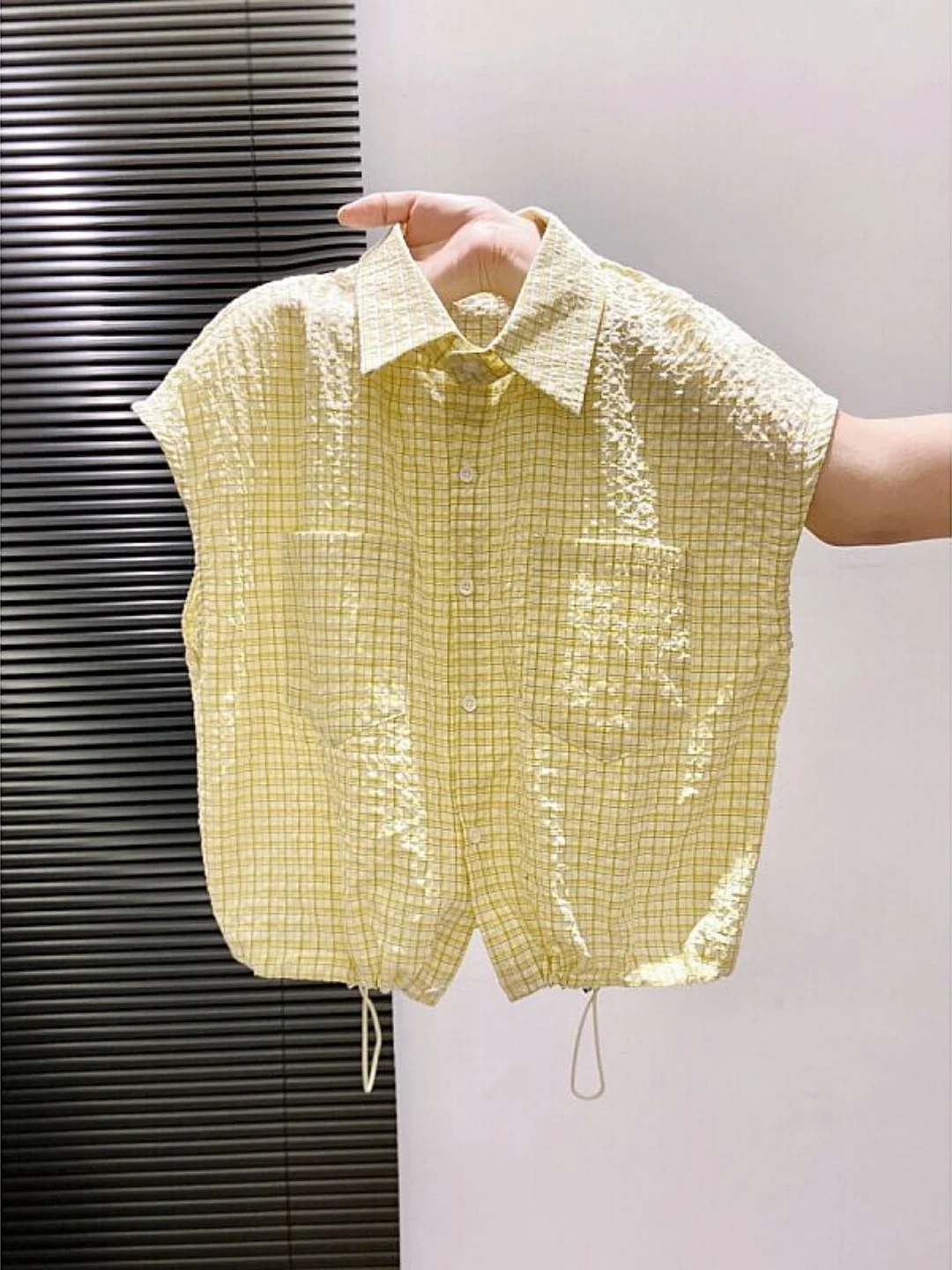Korean Plaid Neck Sleeveless Shirt Women's Summer New Drawstring Waist Loose Versatile Short Top Breathable Cotton Blend
Korean Plaid Neck Sleeveless Shirt Women's Summer New Drawstring Waist Loose Versatile Short Top Breathable Cotton Blend