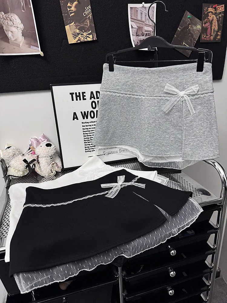 Женская черная готическая эмо-юбка в винтажном стиле 2000-х годов, мини-юбка с высокой талией, кружевными вставками и пэчворком, в стиле Харадзюку, корейский стиль Y2K, лето 2026
Женская черная готическая эмо-юбка в винтажном стиле 2000-х годов, мини-юбка с высокой талией, кружевными вставками и пэчворком, в стиле Харадзюку, корейский стиль Y2K, лето 2026