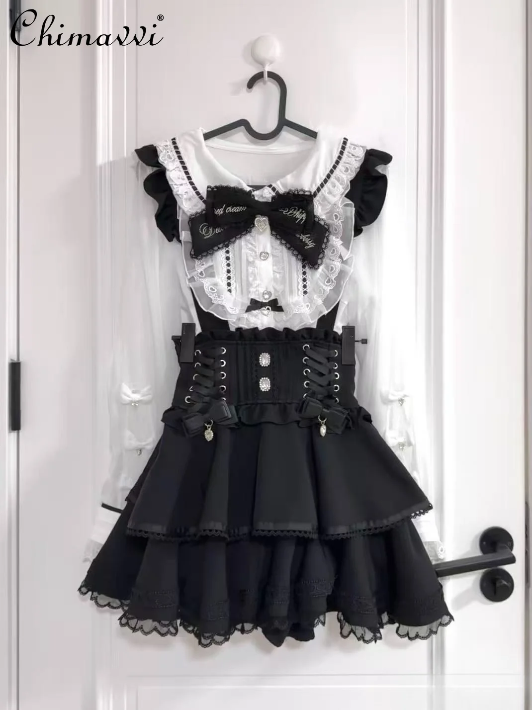 Liz Style Sweet Princess Lolita Sets 2026 New Japanese Mass Production Cute Color Matching Girls Shirt Cake Suspender Skirt
Liz Style Sweet Princess Lolita Sets 2026 New Japanese Mass Production Cute Color Matching Girls Shirt Cake Suspender Skirt