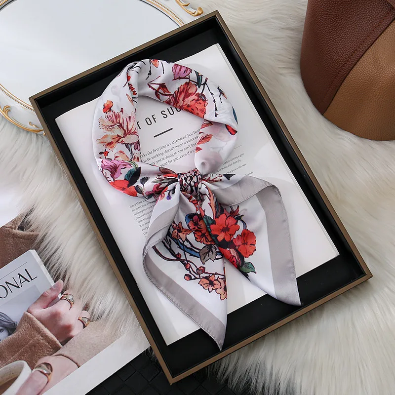 1Pcs retro flower printing 70 simulation silk scarf satin fashionable versatile elegant neck scarf small square scarf
1Pcs retro flower printing 70 simulation silk scarf satin fashionable versatile elegant neck scarf small square scarf