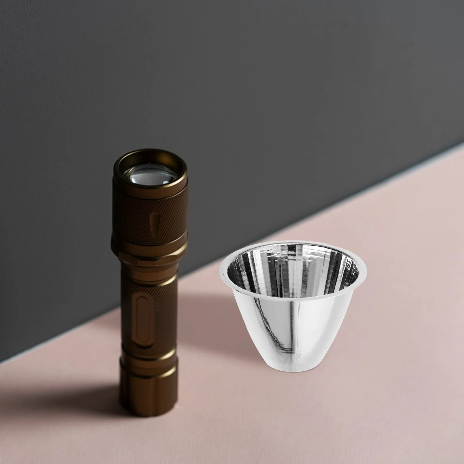 1pcs Flashlight Reflector Cup Metal Spotlight Replacement Accessory Enhanced Light Efficiency For Indoor Outdoor Use Camping
1pcs Flashlight Reflector Cup Metal Spotlight Replacement Accessory Enhanced Light Efficiency For Indoor Outdoor Use Camping