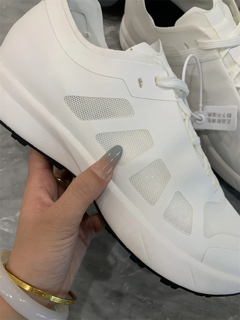 Lightweight Breathable Men's Running Shoes Low Cut Hiking Anti-slip Durable Summer Couples Walking Shoes Outdoor Series
Lightweight Breathable Men's Running Shoes Low Cut Hiking Anti-slip Durable Summer Couples Walking Shoes Outdoor Series