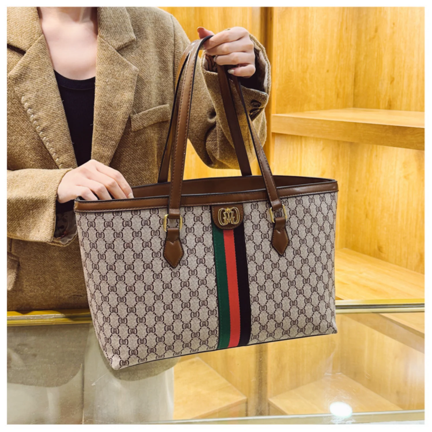 2026 New Retro Tote Bag for Women, Fashionable and Versatile Single Shoulder Handbag, Soft Leather, High Quality Commuter Bag
2026 New Retro Tote Bag for Women, Fashionable and Versatile Single Shoulder Handbag, Soft Leather, High Quality Commuter Bag
