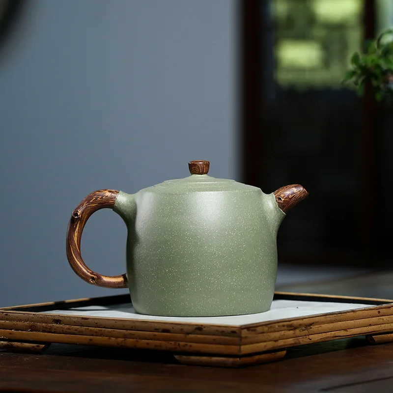 Handmade Yixing Purple Clay Pot Famous Shao Yunqin Ore Green Beans Sand Twisted Well Curb Teapot Big Product 400C
Handmade Yixing Purple Clay Pot Famous Shao Yunqin Ore Green Beans Sand Twisted Well Curb Teapot Big Product 400C
