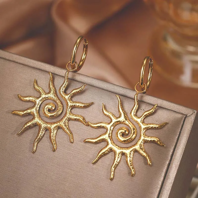 Stainless Steel Metal Spiral Sunflower Pendant Earrings for Women Vintage Gold Color Sun Geometric Drop Earrings Jewelry Gift
Stainless Steel Metal Spiral Sunflower Pendant Earrings for Women Vintage Gold Color Sun Geometric Drop Earrings Jewelry Gift