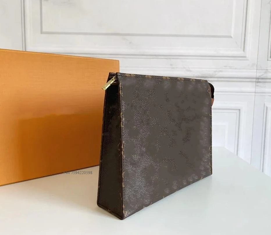 Top Qualitys Hand Bag Travel Toiletry Pouch Protection Makeup Clutch Men Women Leather Waterproof Cosmetic Bags
Top Qualitys Hand Bag Travel Toiletry Pouch Protection Makeup Clutch Men Women Leather Waterproof Cosmetic Bags