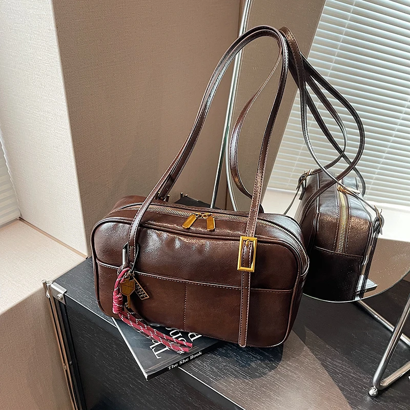 Small mid-ancient armpit bowling bag women retro waxy leather shoulder bag hand bag large capacity tot bag
Small mid-ancient armpit bowling bag women retro waxy leather shoulder bag hand bag large capacity tot bag