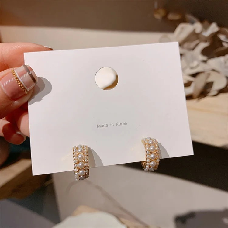 South Korea's new 925 silver needle French elegant small pearl earrings Internet celebrity compact and versatile small earlobe e
South Korea's new 925 silver needle French elegant small pearl earrings Internet celebrity compact and versatile small earlobe e