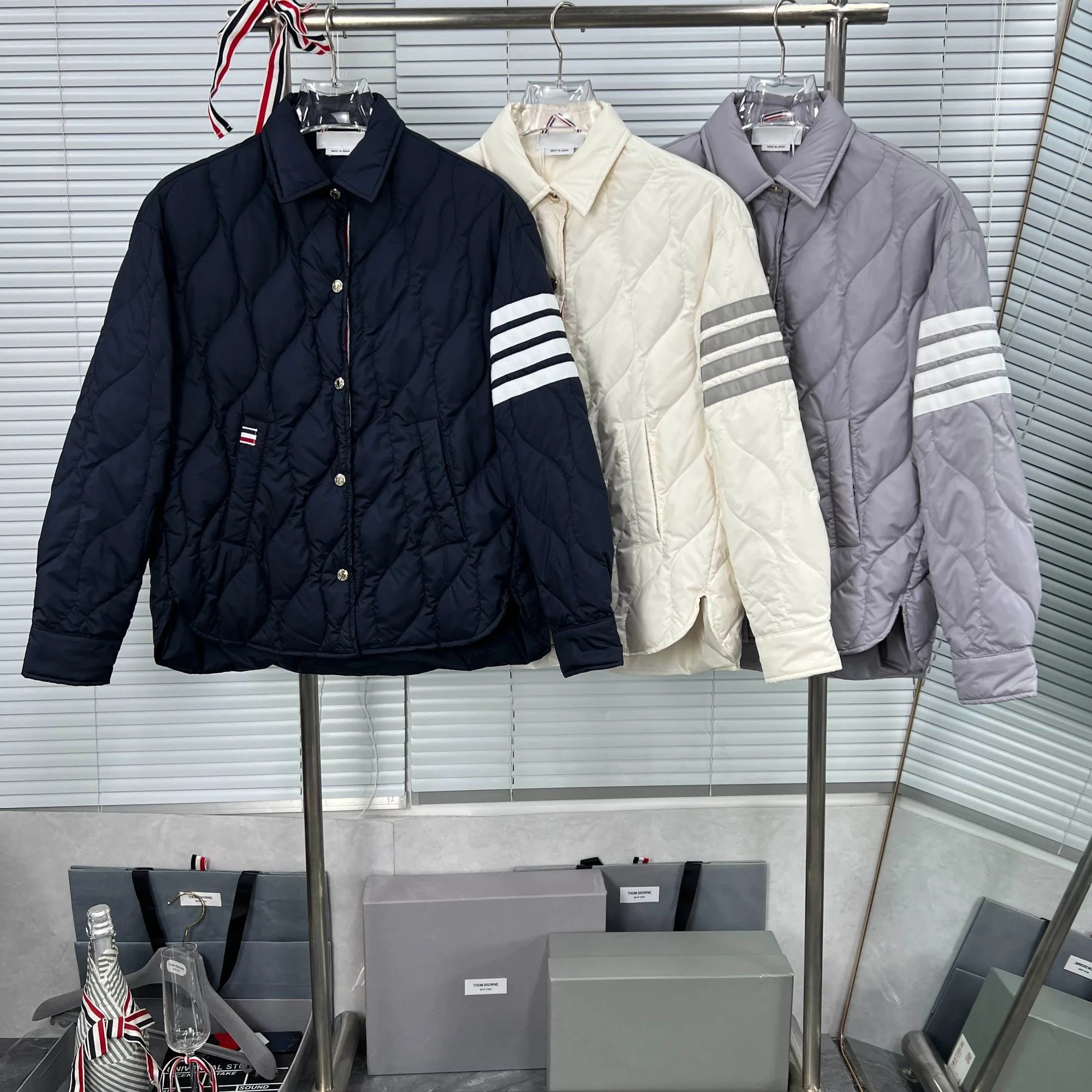 Trendy Autumn Winter Women's Classic Stripe Four Bar Diamond Pattern Collar Long Sve down Jaet Knitted Polyester Fiber
Trendy Autumn Winter Women's Classic Stripe Four Bar Diamond Pattern Collar Long Sve down Jaet Knitted Polyester Fiber