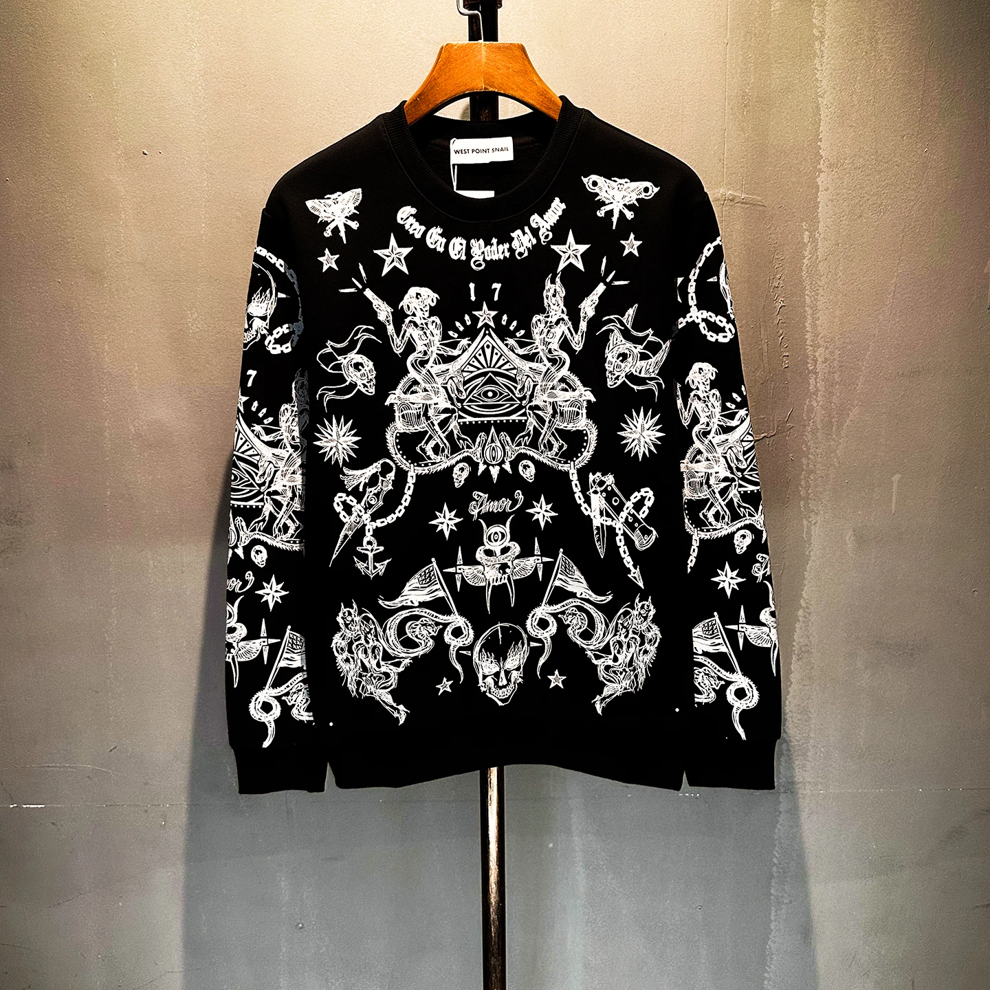 Classic Devil Star Digital Print High Street Sweatshirt Versatile Streetwear for Couples Casual Loose Fit Long Sleeve Cotton
Classic Devil Star Digital Print High Street Sweatshirt Versatile Streetwear for Couples Casual Loose Fit Long Sleeve Cotton