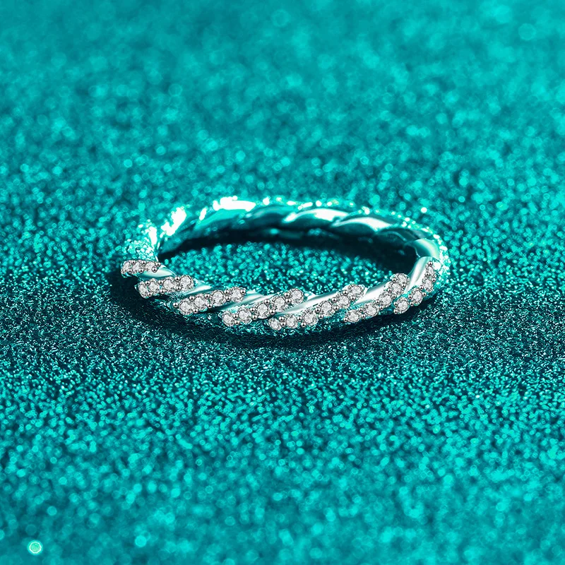 S925 Sterling Silver Inlaid Moissanite Ring for Women Delicate Twists Ring High Quality Jewelry
S925 Sterling Silver Inlaid Moissanite Ring for Women Delicate Twists Ring High Quality Jewelry