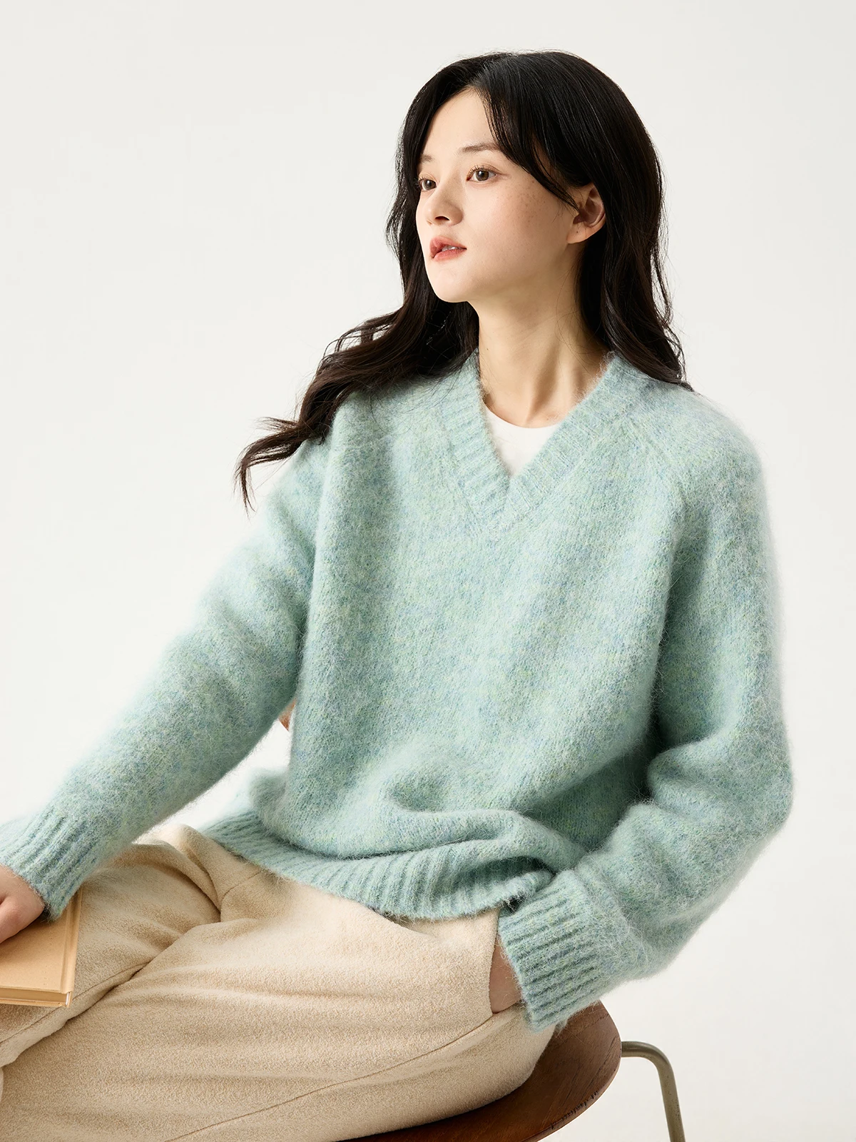 Puffy Velvet Loose Fit V-Ne Sweater Foggy Sensation Alpaca Wool Women's Knittedwear Long Sve Winter Collection
Puffy Velvet Loose Fit V-Ne Sweater Foggy Sensation Alpaca Wool Women's Knittedwear Long Sve Winter Collection