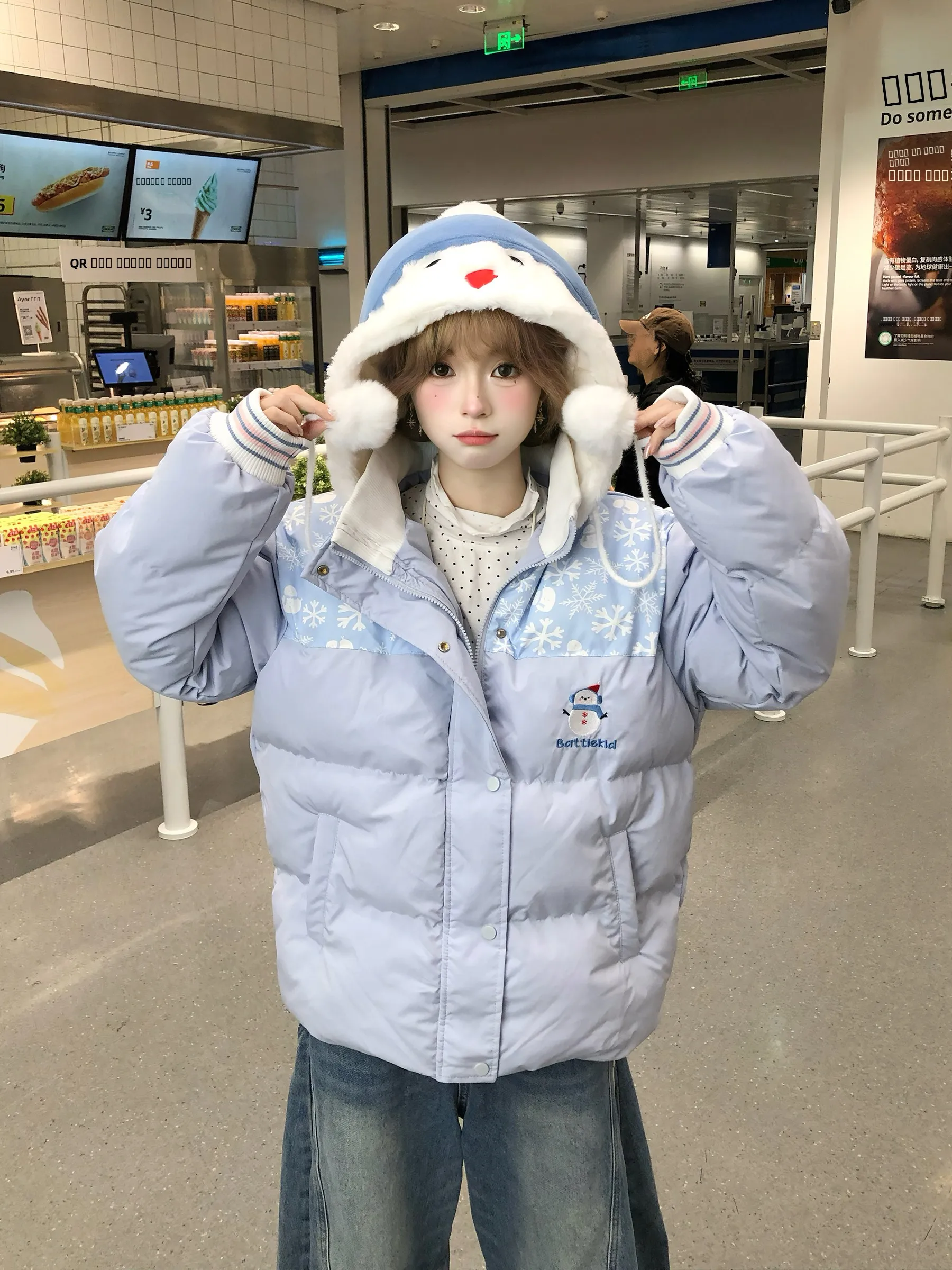 Thiened Bread Sle Women's Cotton Jaet with Hat Embroidered Fluffy Snowman Earphone Sve Warm Cute Winter Coat
Thiened Bread Sle Women's Cotton Jaet with Hat Embroidered Fluffy Snowman Earphone Sve Warm Cute Winter Coat