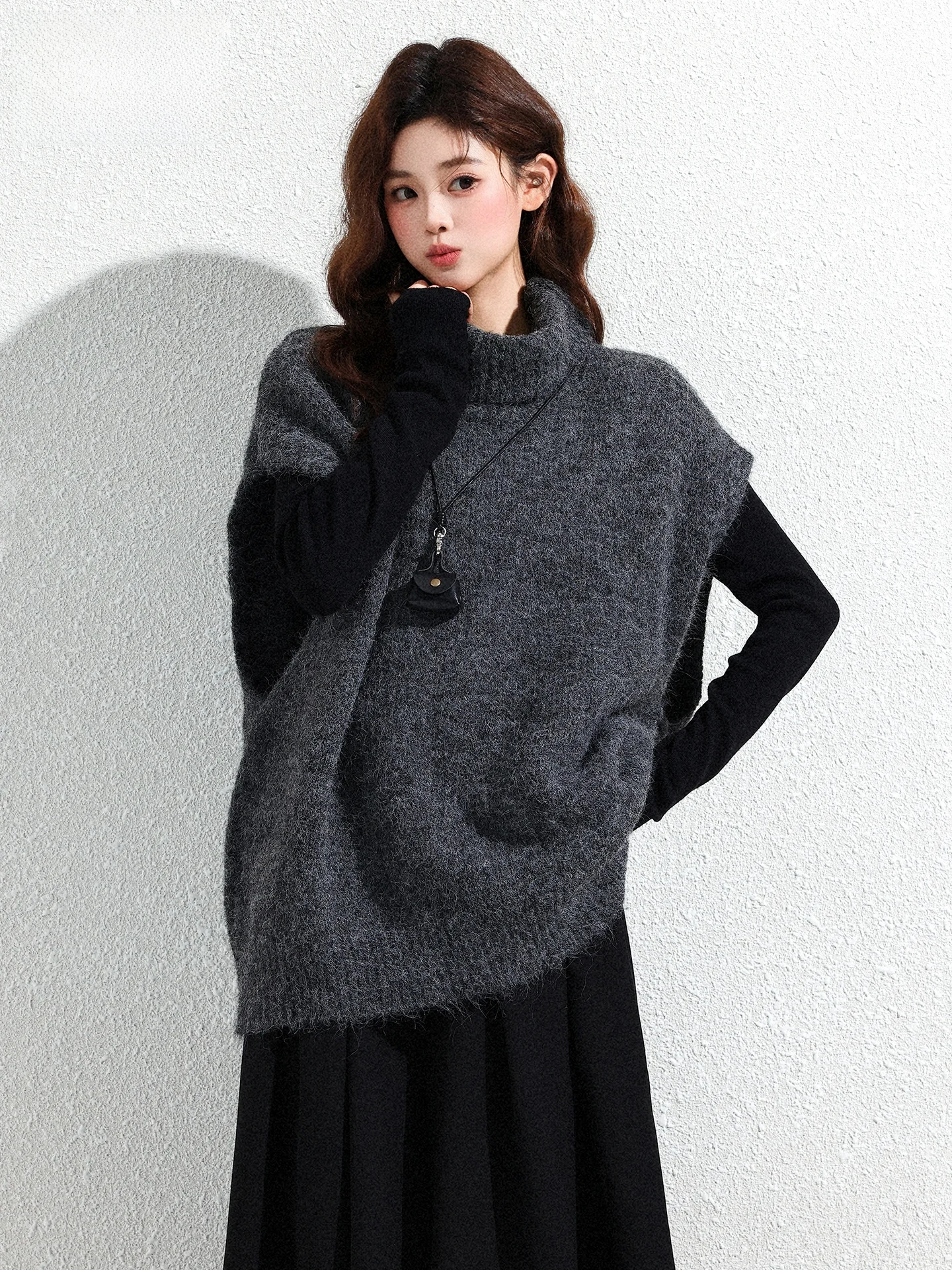 Deep Grey Commuter Style High Collar Sleeveless Knitted Vest Women's New 2026 Summer Outerwear Layering Short Knitted Tank Top
Deep Grey Commuter Style High Collar Sleeveless Knitted Vest Women's New 2026 Summer Outerwear Layering Short Knitted Tank Top