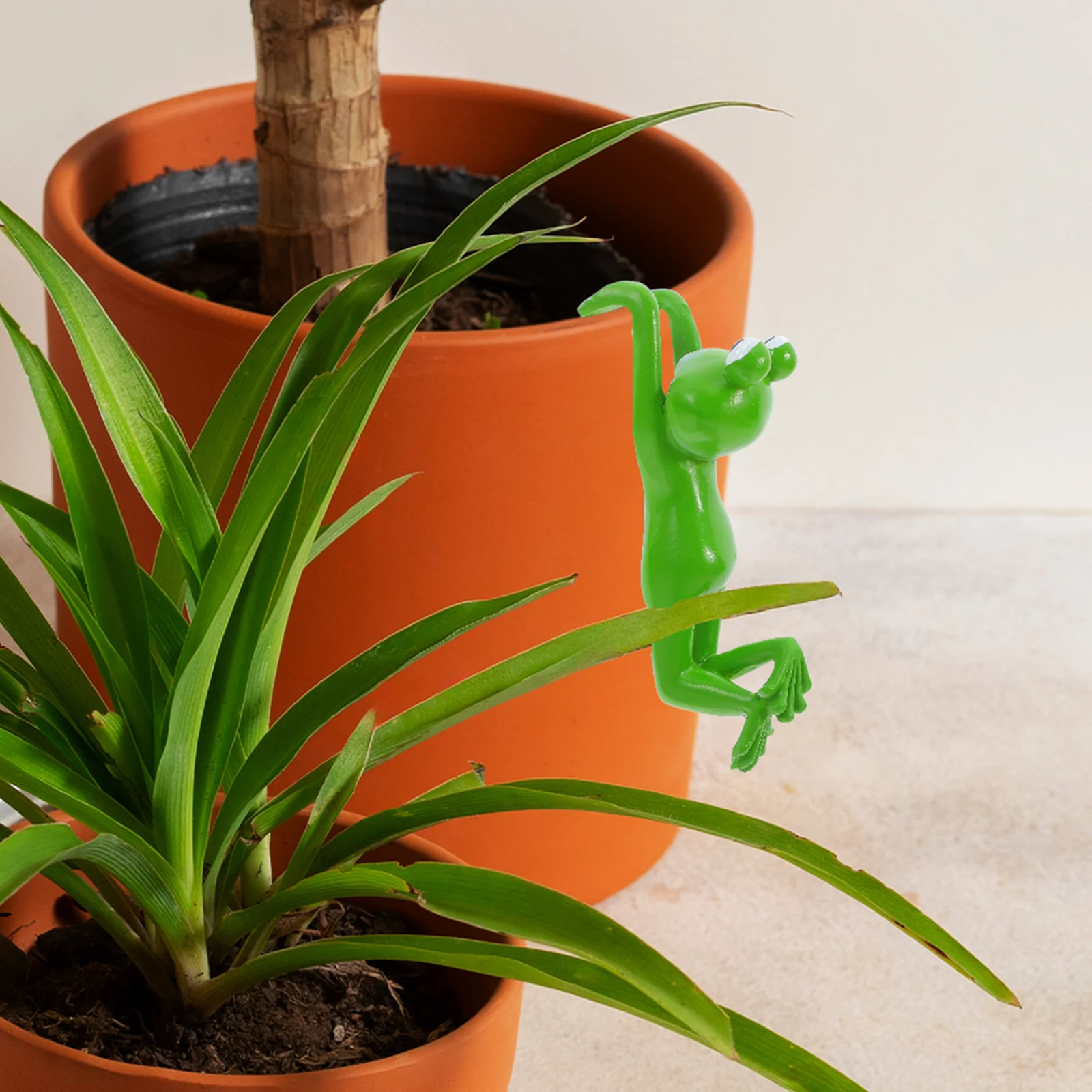 Lifelike Mini Resin Frog Statue Hanging Ornament for Flower Pots Garden Indoor Patio Cute Frog Decor Frogs Flowerpot Decorations
Lifelike Mini Resin Frog Statue Hanging Ornament for Flower Pots Garden Indoor Patio Cute Frog Decor Frogs Flowerpot Decorations