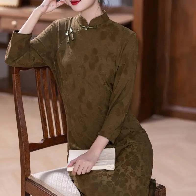 Длинное платье Cheongsam большого размера в стиле ретро, улучшенное элегантное Ципао, осень-зима, восточное традиционное китайское платье, вечернее платье Qipaos
Длинное платье Cheongsam большого размера в стиле ретро, улучшенное элегантное Ципао, осень-зима, восточное традиционное китайское платье, вечернее платье Qipaos