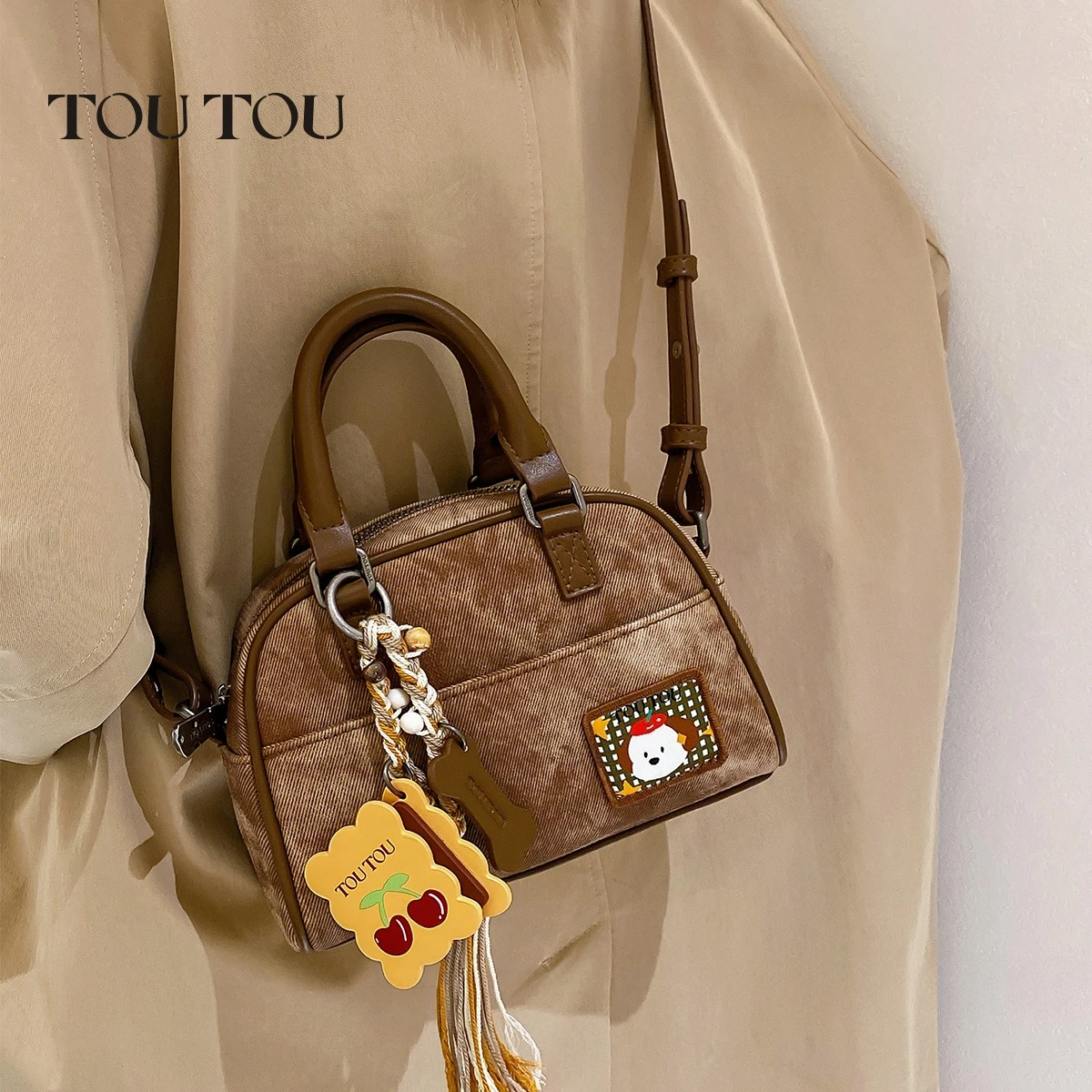 TOUTOU Denim Bowling Bag for Autumn Large-capacity Handheld Boston Bag Cute Single-shoulder Messenger with Adjustable Strap
TOUTOU Denim Bowling Bag for Autumn Large-capacity Handheld Boston Bag Cute Single-shoulder Messenger with Adjustable Strap