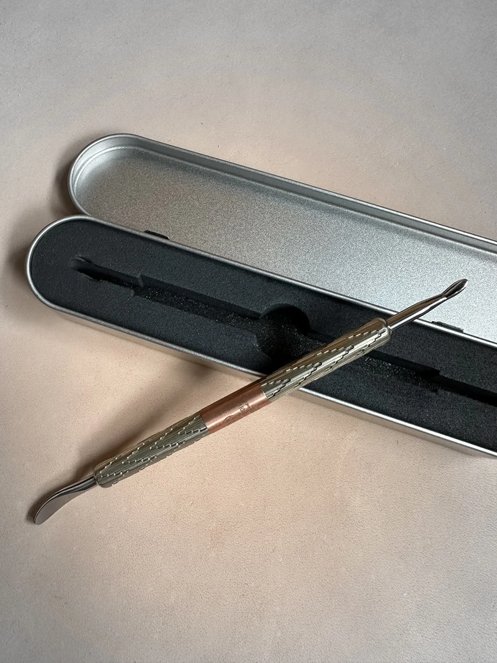 Original CAI High-End Leather Carving Molding Tools Double-Headed DIY Handmade Leather Craft Embossing Tools
Original CAI High-End Leather Carving Molding Tools Double-Headed DIY Handmade Leather Craft Embossing Tools