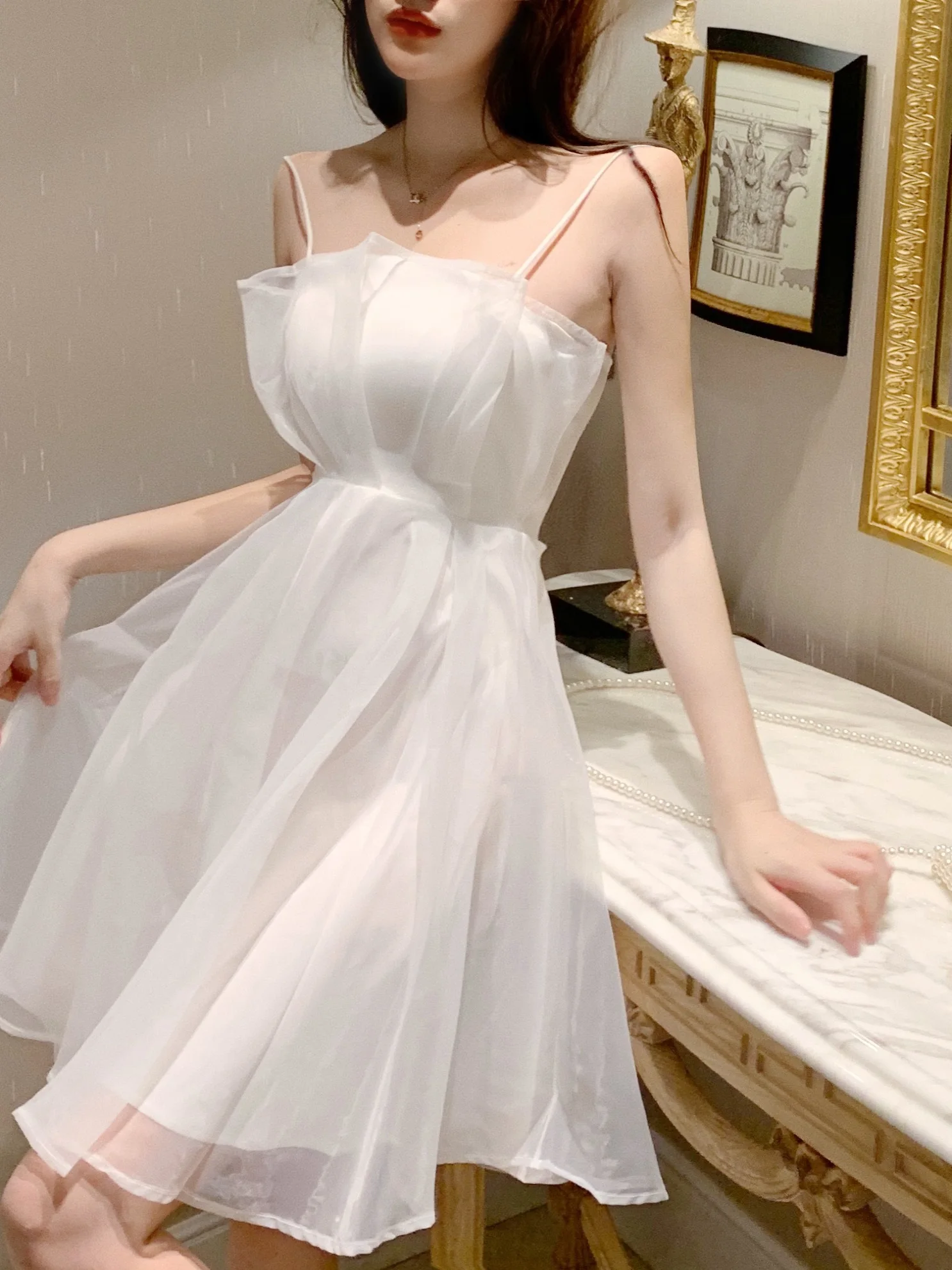 Модная корейская юбка из полиэстера и эластичного волокна для женщин, осенняя одежда, цельная модель
Модная корейская юбка из полиэстера и эластичного волокна для женщин, осенняя одежда, цельная модель