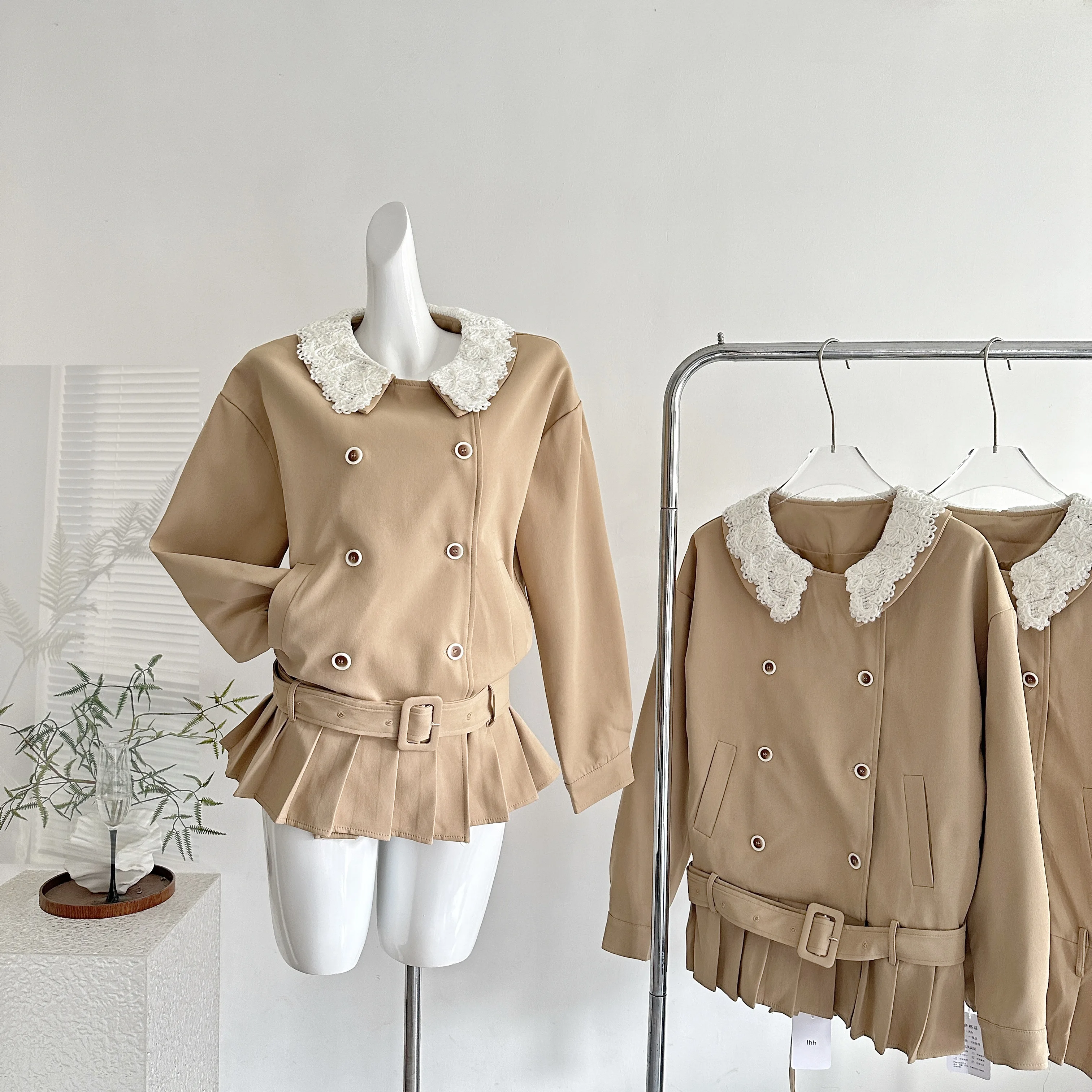 Autumn Chic French Elegant Lace Doll Collar Design Jacket 2000s Aesthetic Korean Popular Retro Women's Trench Coat Woman Clothes
Autumn Chic French Elegant Lace Doll Collar Design Jacket 2000s Aesthetic Korean Popular Retro Women's Trench Coat Woman Clothes