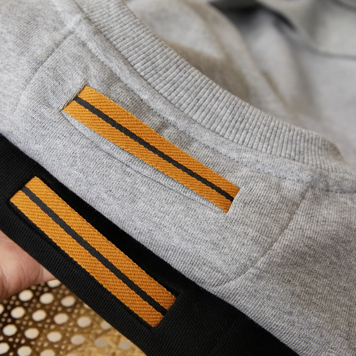 Мужской свитшот с круглым вырезом, базовый, однотонный, из хлопкового трикотажа, модный городской стиль, повседневная одежда для отдыха
Мужской свитшот с круглым вырезом, базовый, однотонный, из хлопкового трикотажа, модный городской стиль, повседневная одежда для отдыха