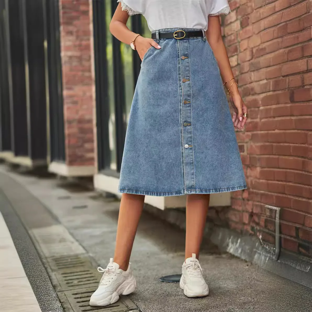 Trendy Front Button Denim Midi Skirt for Women, High-Waisted A-Line Jean Skirt with Pockets, Casual Style
Trendy Front Button Denim Midi Skirt for Women, High-Waisted A-Line Jean Skirt with Pockets, Casual Style
