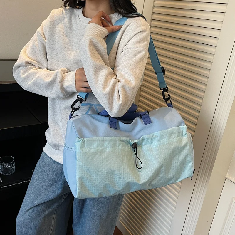 Дорожная сумка для фитнеса, легкая сумка из бычьей ткани через плечо oe, карибская одежда, сумка Lage, неторопливый дизайн для молодежи
Дорожная сумка для фитнеса, легкая сумка из бычьей ткани через плечо oe, карибская одежда, сумка Lage, неторопливый дизайн для молодежи