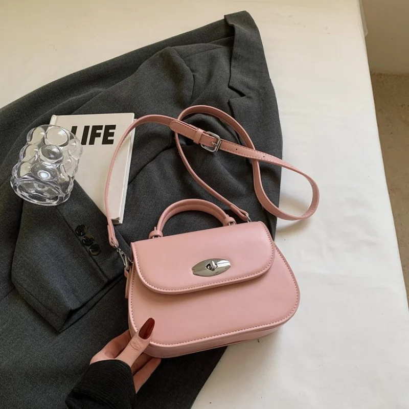 Элегантная женская сумка с кожаными деталями, сумка-тоут и сумка через плечо от известного дизайнера, популярный классический люксовый бренд
Элегантная женская сумка с кожаными деталями, сумка-тоут и сумка через плечо от известного дизайнера, популярный классический люксовый бренд