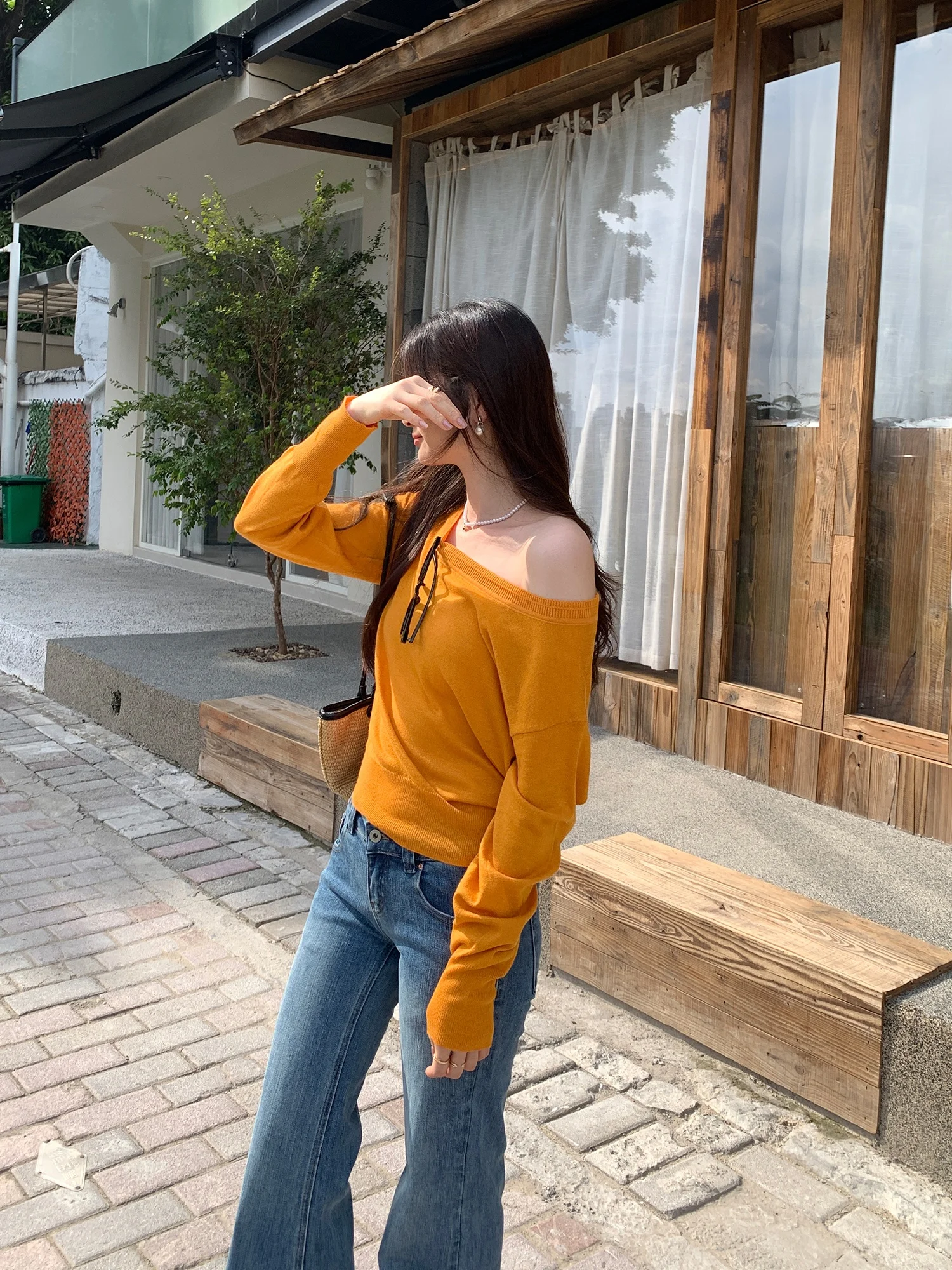 Early Autumn Beautiful Single Wear Diagonal Shoulder Long Sleeve Knitted Sweater Women's Fashion Korean Style Loose Fit
Early Autumn Beautiful Single Wear Diagonal Shoulder Long Sleeve Knitted Sweater Women's Fashion Korean Style Loose Fit