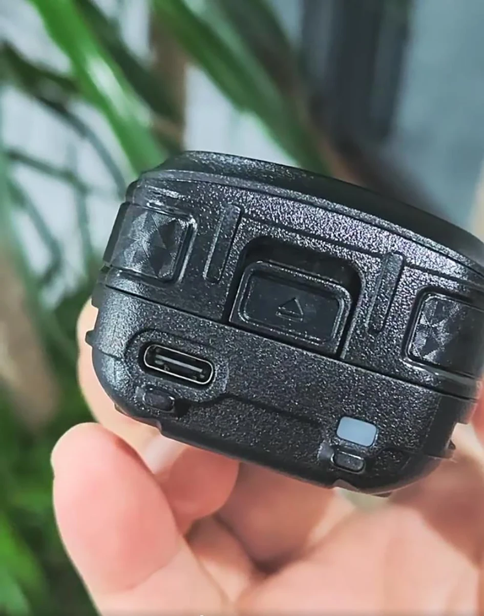 Detect 30MHz--6.4GHz Drone Detector Positioning Equipment FPV UAV Signal Detection 1-2km Handheld Drone Alarms
Detect 30MHz--6.4GHz Drone Detector Positioning Equipment FPV UAV Signal Detection 1-2km Handheld Drone Alarms