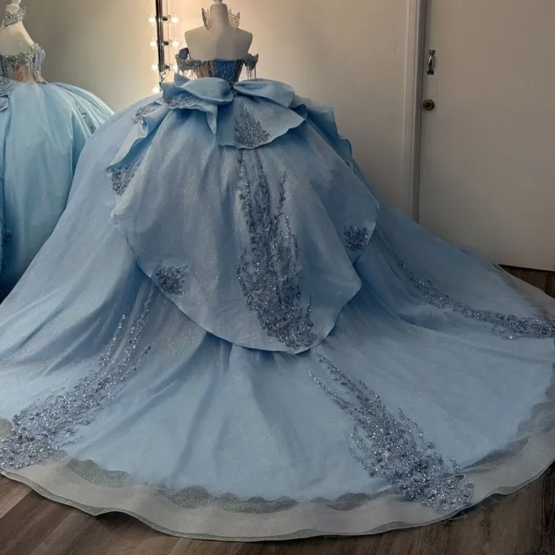Небесно-голубые блестящие платья для Quinceanera с открытыми плечами, с аппликацией из пайеток, кружевом, кристаллами и бантом, из тюля, для вечеринок, дней рождения, Sweet 16, Vestidos
Небесно-голубые блестящие платья для Quinceanera с открытыми плечами, с аппликацией из пайеток, кружевом, кристаллами и бантом, из тюля, для вечеринок, дней рождения, Sweet 16, Vestidos