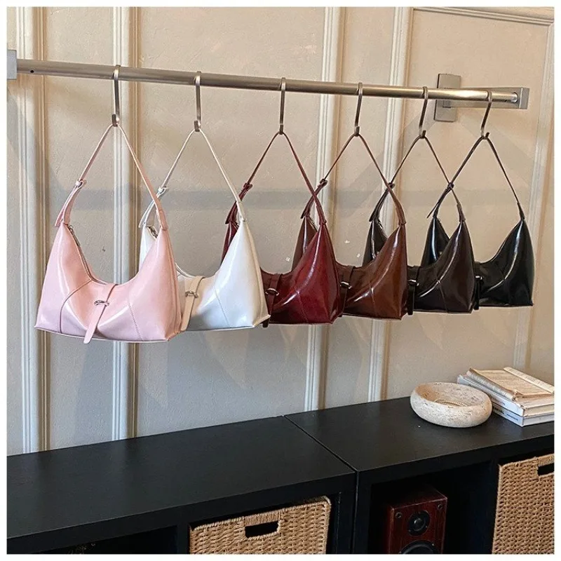 Trendy Luxury Messenger Bag For Women Simple Parisian Style Doubles As A High-End And Chic Diaper Bag
Trendy Luxury Messenger Bag For Women Simple Parisian Style Doubles As A High-End And Chic Diaper Bag