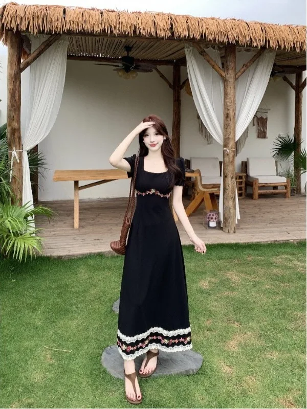 plus Size Embroidered Lace Patchwork Dress Slimming Waist Design Color Block Black Dress Korean Style A-Line Skirt Summer Dress
plus Size Embroidered Lace Patchwork Dress Slimming Waist Design Color Block Black Dress Korean Style A-Line Skirt Summer Dress